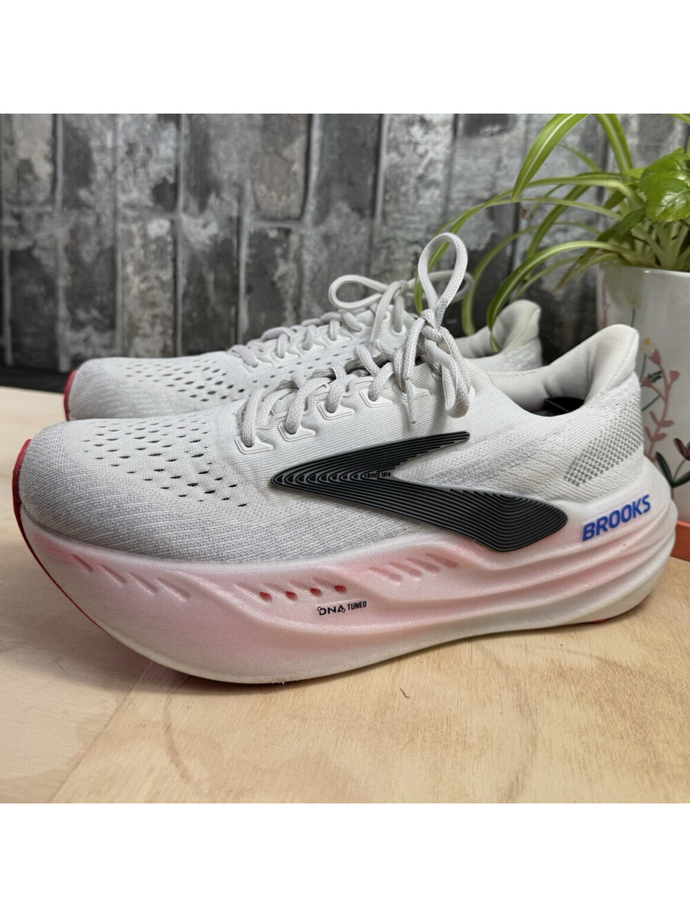 Brooks Glycerin Max Men's White/Black/Pink Low Top Lace-Up Sneaker US 10.5
